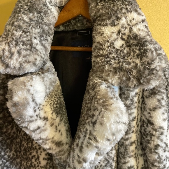 Rachel Roy SUPER thick comfy winter fancy coat. It’s is super soft. Never worn. - Picture 2 of 12